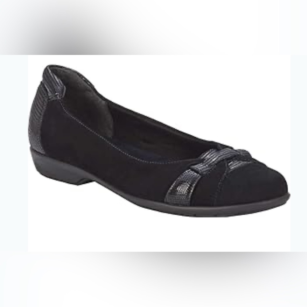 Walking Cradles Freya Black Round Toe Slip On Nubuck Leather Flat 7.5 Wide. NWOT